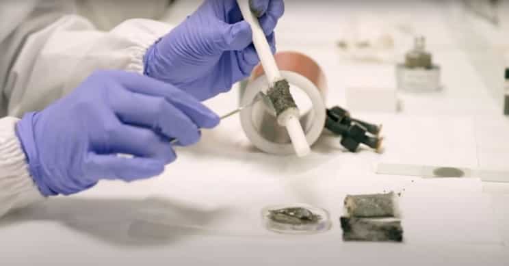 科学家开发一种磁场固化新型胶水五分钟即可固化,可能很快就可取代环氧胶 1 科学家开发一种磁场固化新型胶水五分钟即可固化,可能很快就可取代环氧胶
