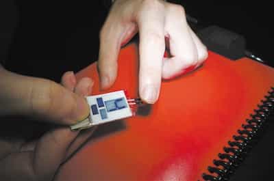 “躺平”亦能发电的新型指尖可穿戴设备问世