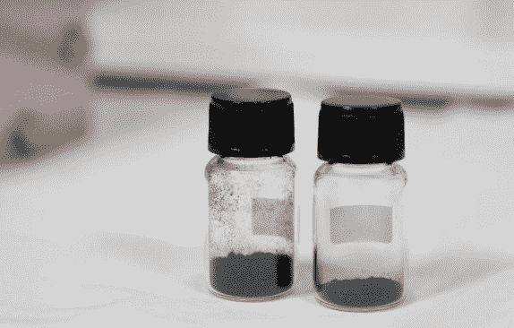 科学家发现新型催化剂可实现更高效水解制氢 1 为了提高尖晶石氧化物的性能,需要更深入地了解它们如何作为催化剂使水电解更有效。NTU领导的团队现在可以基于参数创建新型尖晶石氧化物,使其更接近氢动力经济。